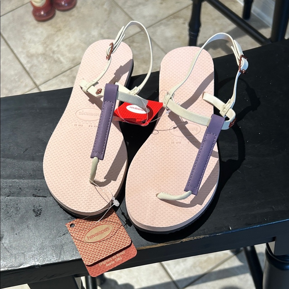 NWTHavaianas Women's Pink Sandals with Purple T-Strap 6.5